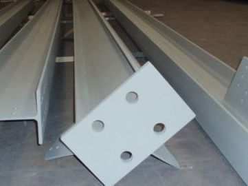 Porcelana Columna galvanizada eléctrica de las fabricaciones profesionales del acero estructural proveedor