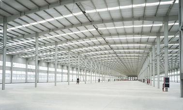 Porcelana Edificios ligeros resistentes a la corrosión del acero estructural del metal con el espacio enorme proveedor