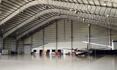 Porcelana Hangares de acero prefabricados modificados para requisitos particulares de los aviones con 26 tejas del acero del indicador proveedor