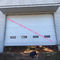 Puertas industriales motorizadas puerta vertical llena del garaje de la elevación con Windows transparente y el acceso peatonal proveedor