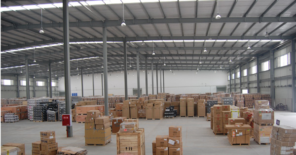 Edificios de acero industriales prefabricados modificados para requisitos particulares Warehouse con los paneles de bocadillo 0