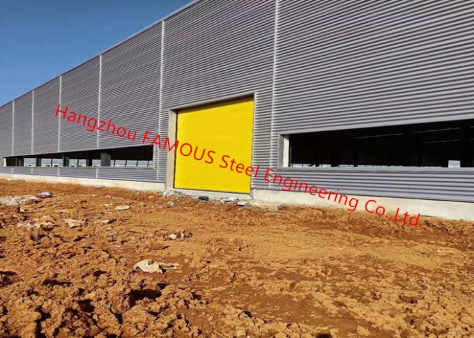 Puertas industriales aisladas del garaje de la puerta del balanceo de la fábrica que levantan para el uso interno y externo de Warehouse 0