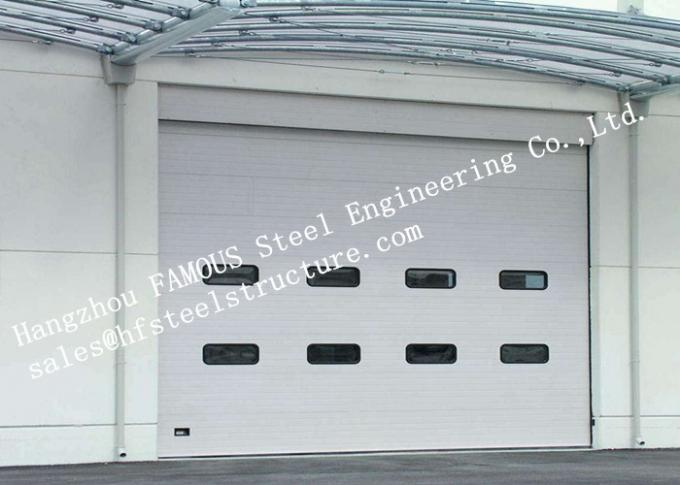 Actual elegancia contemporánea de las puertas industriales de aluminio modernas del garaje con las líneas lisas 0