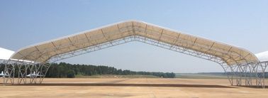 Porcelana Edificios aflautados de acero prefabricados del hangar de los aviones del braguero con el palmo grande proveedor