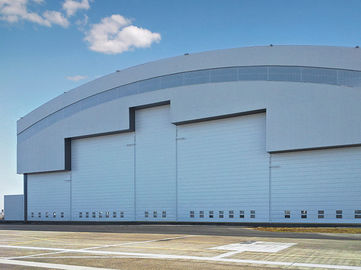 Porcelana Hangares de acero prefabricados de los aviones del sistema de techumbre de la curva con las puertas eléctricas de la diapositiva proveedor